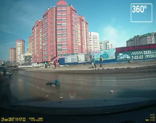 В Татарстане пешеход врезался в грузовик (ВИДЕО)