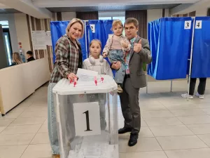 Семья Галиулиных из Камских Полян проголосовала всей семьёй