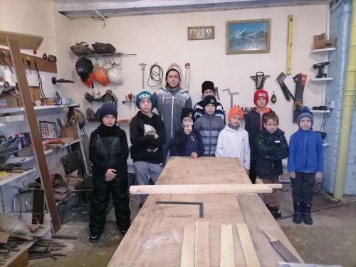 В Камских Полянах при воскресной школе проходят уроки столярного мастерства