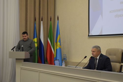 В исполнительном комитете прошла сессия депутатов совета муниципального образования