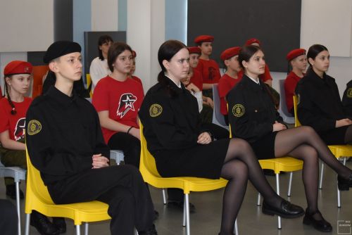 Специалисты молодёжного центра провели беседу со школьниками в честь даты памяти жертв Холокоста
