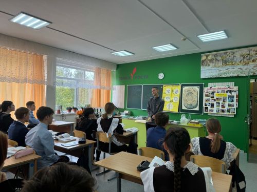 В Камско-Полянской школе № 1 прошла встреча с выпускником: профориентация и вдохновение