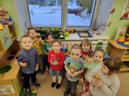 Воспитанники детского сада «Золотая рыбка» начали свою работу на мини огороде
