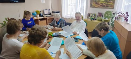В клубе любителей английского языка продолжаются занятия
