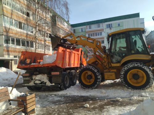 Камские Поляны очищают от снежных последствий зимы