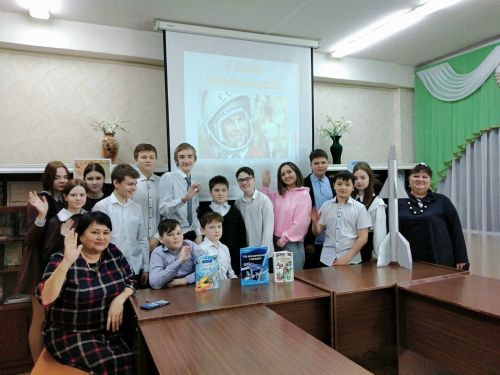 Для учащихся Камско-Полянской школы № 1 провели познавательный час  «Дорога во Вселенную»