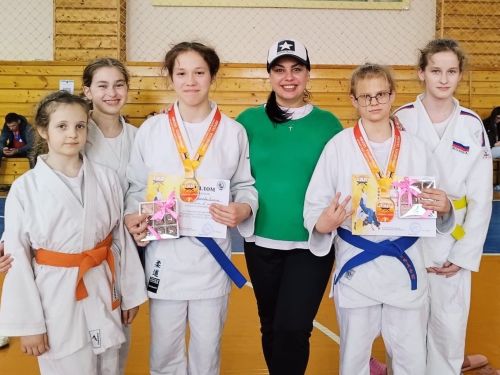 Конкуренцию, эмоции, спортивный дух и характер проявили камполянские юные дзюдоистки