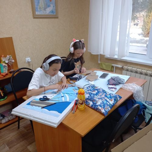 Выпускники ЦДТ «Радуга» готовят выпускные работы