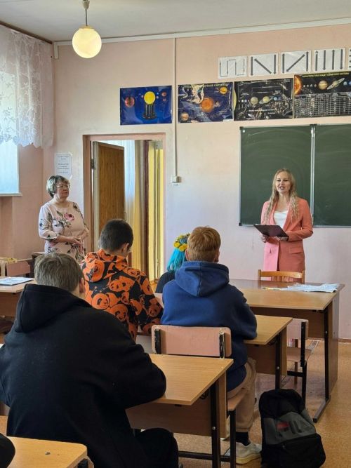 Со студентами Камско-Полянского  колледжа поговорили о семейных ценностях