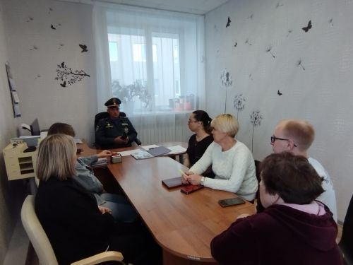 В Молодежном центре «Алан» прошла встреча с начальником пожарной части Камских Полян