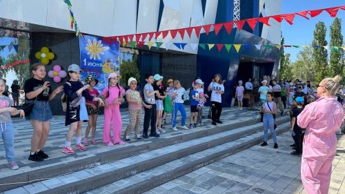 На площади культурного центра «Чулман-Су» в Камских Полянах отметили День защиты детей