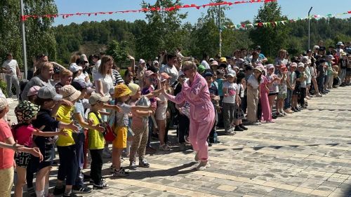 На площади культурного центра «Чулман-Су» в Камских Полянах отметили День защиты детей