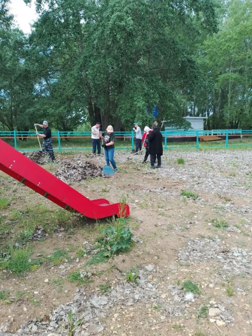 Пляж на берегу Камы у Камских Полян «Мандарин»