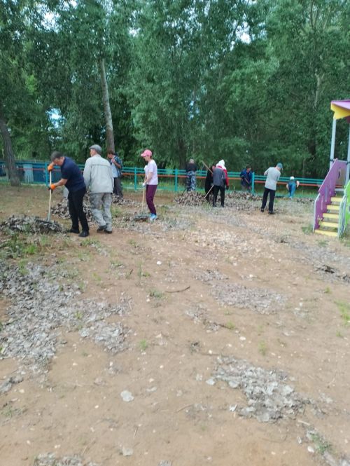 Пляж на берегу Камы у Камских Полян «Мандарин»