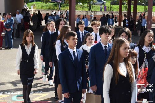 В школе №2 прошла торжественная линейка, посвященная дню знаний