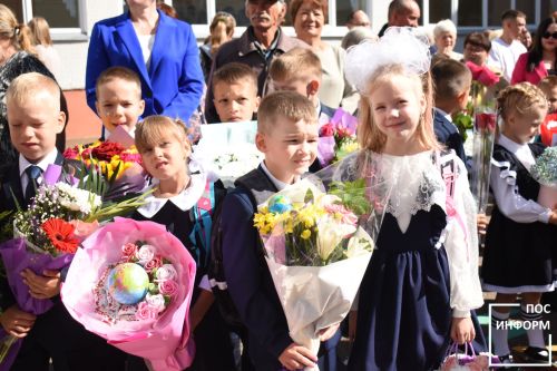 В школе №2 прошла торжественная линейка, посвященная дню знаний