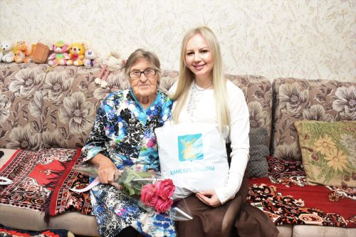 В Камских Полянах поздравили жительницу с 90-летним юбилеем
