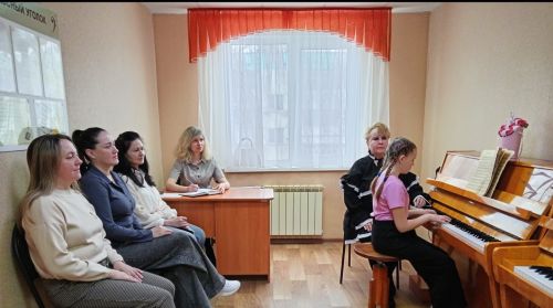 Юная пианистка из Камских Полян очаровывает своей игрой на фортепиано