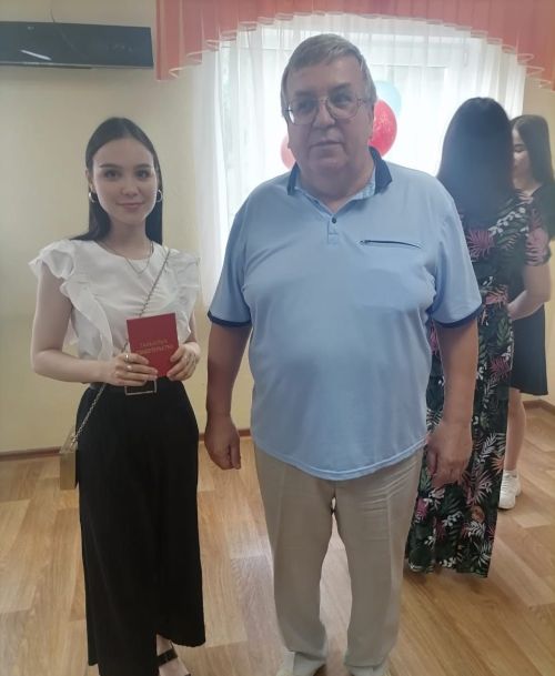 Очарованный баяном: преподаватель из Камских Полян 28 лет передает свою любовь к музыке детям
