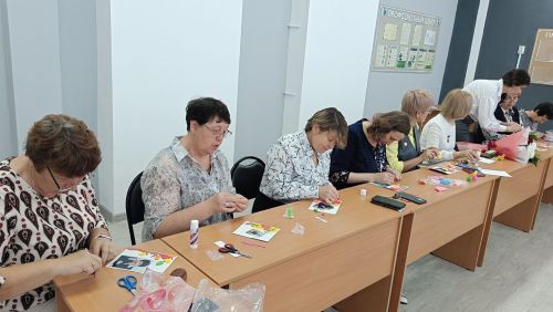 Учителя на один день стали учениками: в школе № 2 Камских Полян прошли творческие мастер-классы