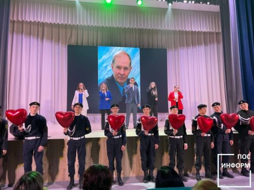 В Камских Полянах поздравили учителей с их профессиональным праздником
