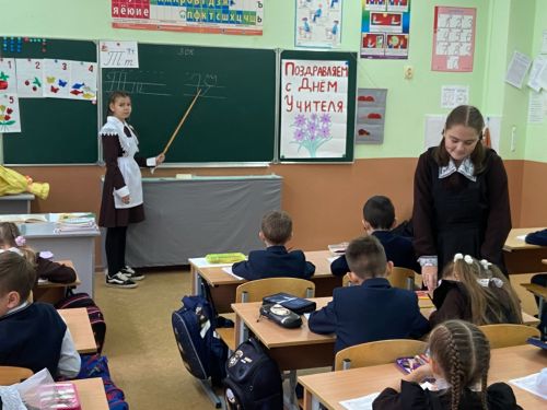 Урок наоборот: в школе № 1 Камских Полян прошел День самоуправления в честь Дня учителя