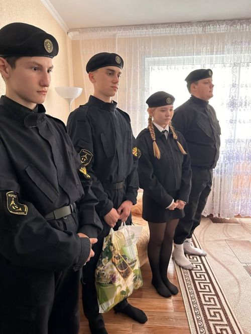 Активисты отряда «Форпост» навестили ветерана: встреча поколений в Камских Полянах.