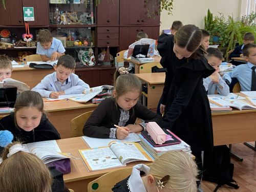 Урок наоборот: в школе № 1 Камских Полян прошел День самоуправления в честь Дня учителя