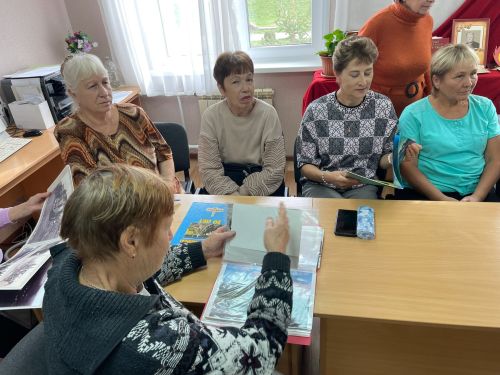 В библиотеке Камских Полян прошел «Час хорошего настроения»