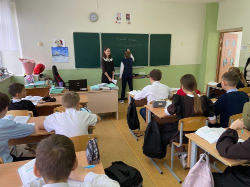 Урок наоборот: в школе № 1 Камских Полян прошел День самоуправления в честь Дня учителя