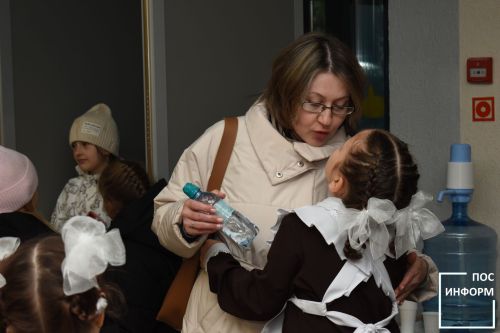 В Камских Полянах поздравили учителей с их профессиональным праздником