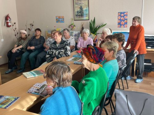 В библиотеке Камских Полян прошел «Час хорошего настроения»