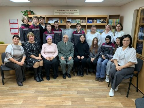Поэт из Нижнекамска Нурулла Гаптуллин встретился со студентами в Камских Полянах