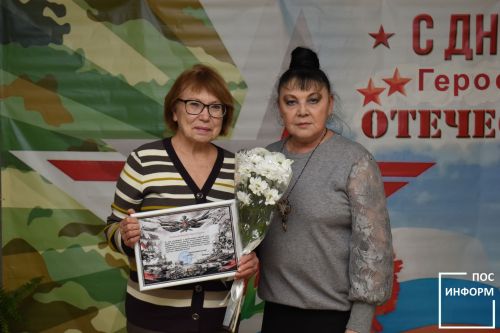 Специалисты культурного центра поздравили волонтеров Камских Полян