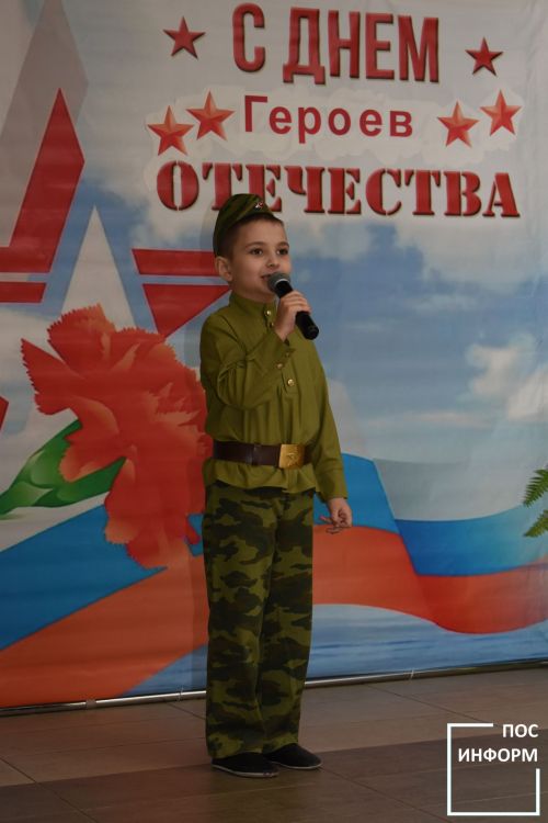 Специалисты культурного центра поздравили волонтеров Камских Полян