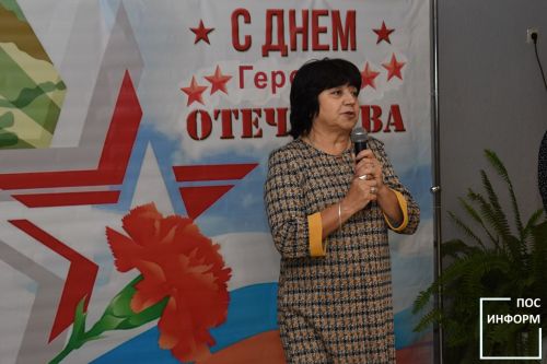 Специалисты культурного центра поздравили волонтеров Камских Полян