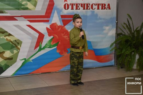 Специалисты культурного центра поздравили волонтеров Камских Полян
