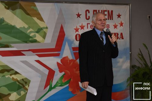 Специалисты культурного центра поздравили волонтеров Камских Полян