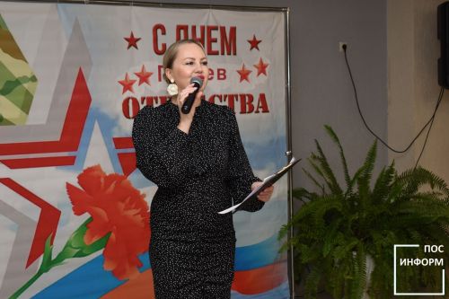 Специалисты культурного центра поздравили волонтеров Камских Полян