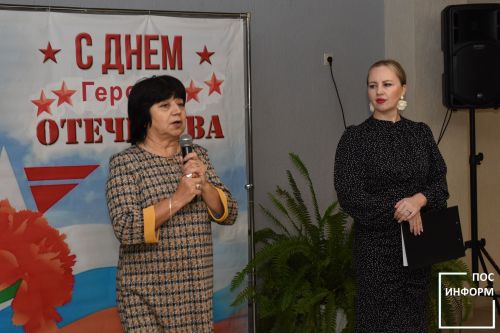 Специалисты культурного центра поздравили волонтеров Камских Полян