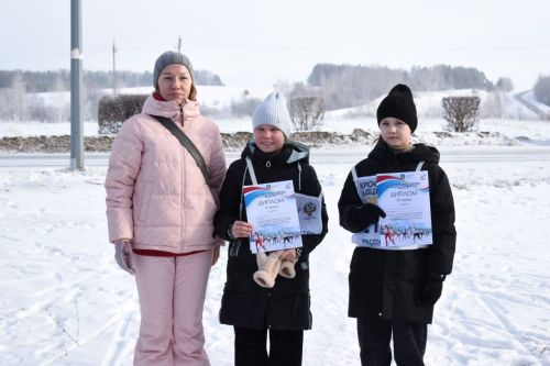 Жители Камских Полян приняли участие в массовых лыжных гонках  «Лыжня России-2025»