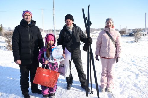 Жители Камских Полян приняли участие в массовых лыжных гонках  «Лыжня России-2025»