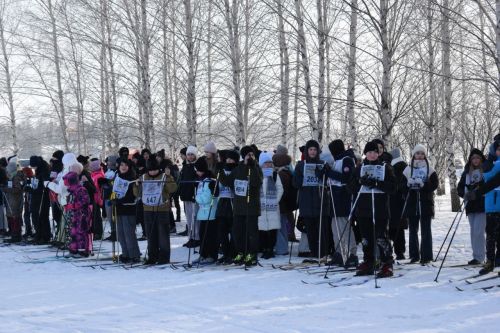 Жители Камских Полян приняли участие в массовых лыжных гонках  «Лыжня России-2025»