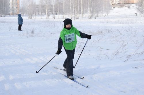 Жители Камских Полян приняли участие в массовых лыжных гонках  «Лыжня России-2025»