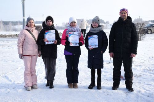 Жители Камских Полян приняли участие в массовых лыжных гонках  «Лыжня России-2025»