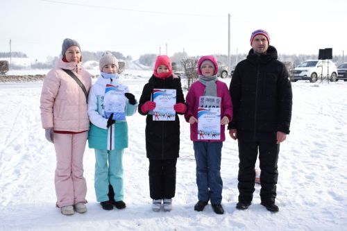 Жители Камских Полян приняли участие в массовых лыжных гонках  «Лыжня России-2025»