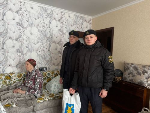 Активисты отряда «Форпост» поздравили ветерана труда с Международным женским днем