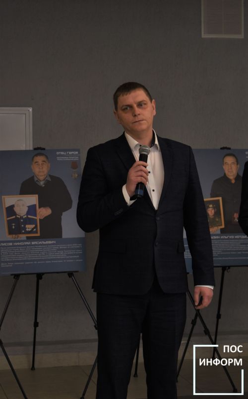 В Камских Полянах прошло открытие Республиканской выставки «Отец Героя»