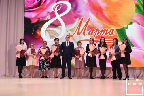 В Камских Полянах поздравили милых женщин с 8 марта