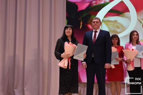В Камских Полянах поздравили милых женщин с 8 марта